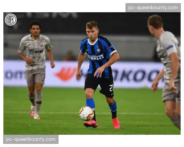 赫罗纳频繁利用边后卫插上创造人数优势，已成固定战术套路